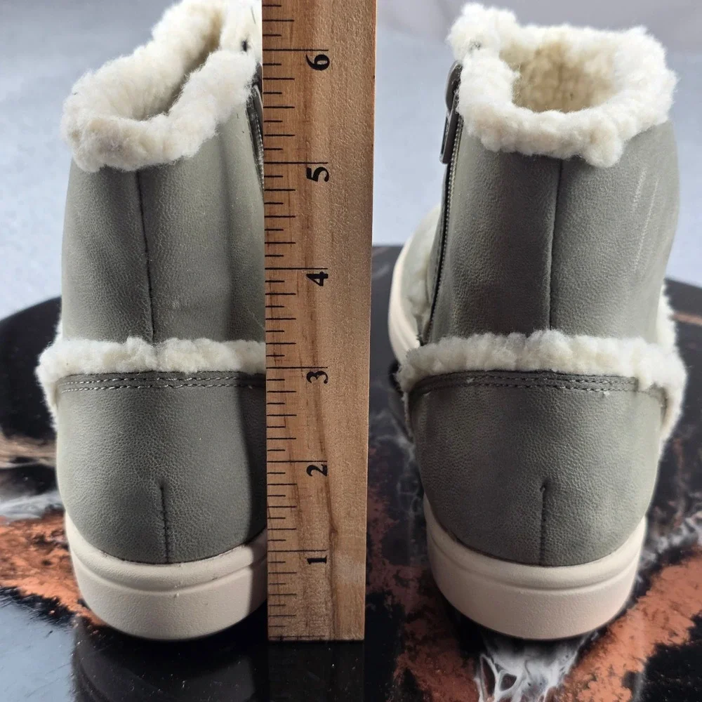 Clarks Cloudsteppers Ankle Boots Women 6 Olive‎ Green Faux Fur Trim Zip
